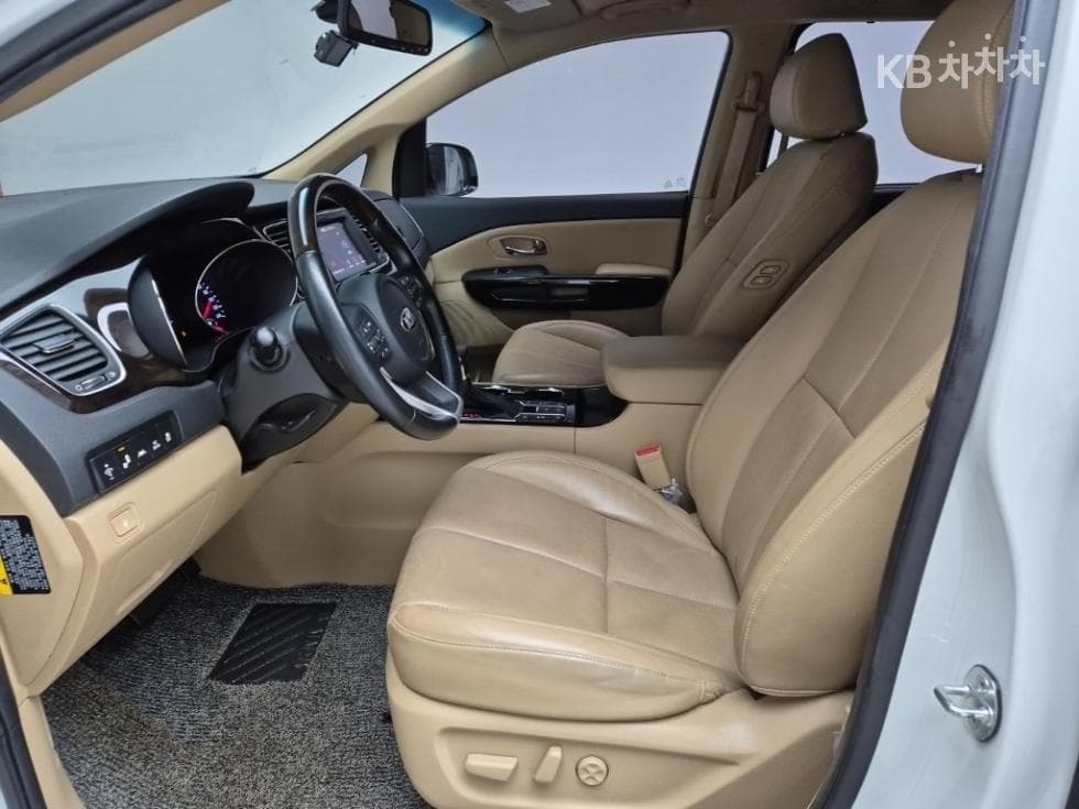 Киа The New (фейслифт) Канивал7-местен (Лимузин) 2.2 Дизел Лимузин President - 11