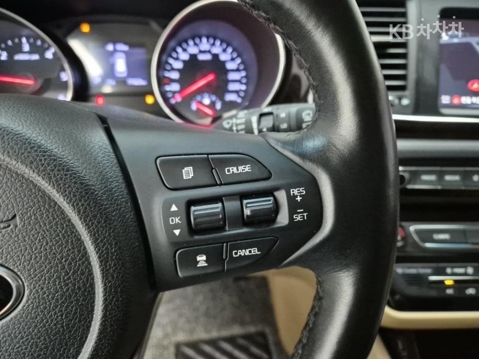 Киа The New (фейслифт) Канивал7-местен (Лимузин) 2.2 Дизел Лимузин President - 16