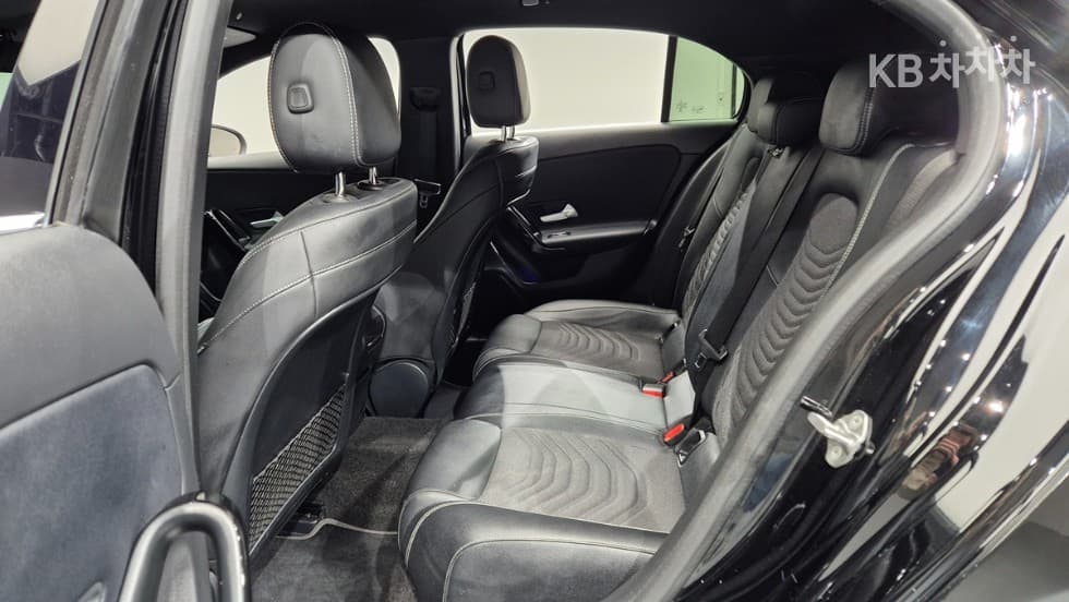 Mercedes-Benz A클래스(W177)A220 Hatchback Стандартен - 8