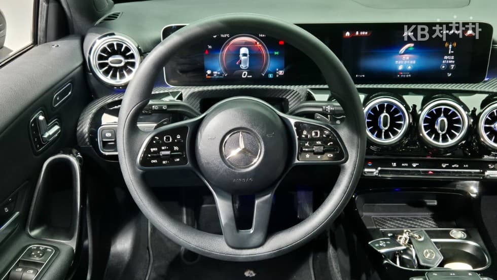 Mercedes-Benz A클래스(W177)A220 Hatchback Стандартен - 12