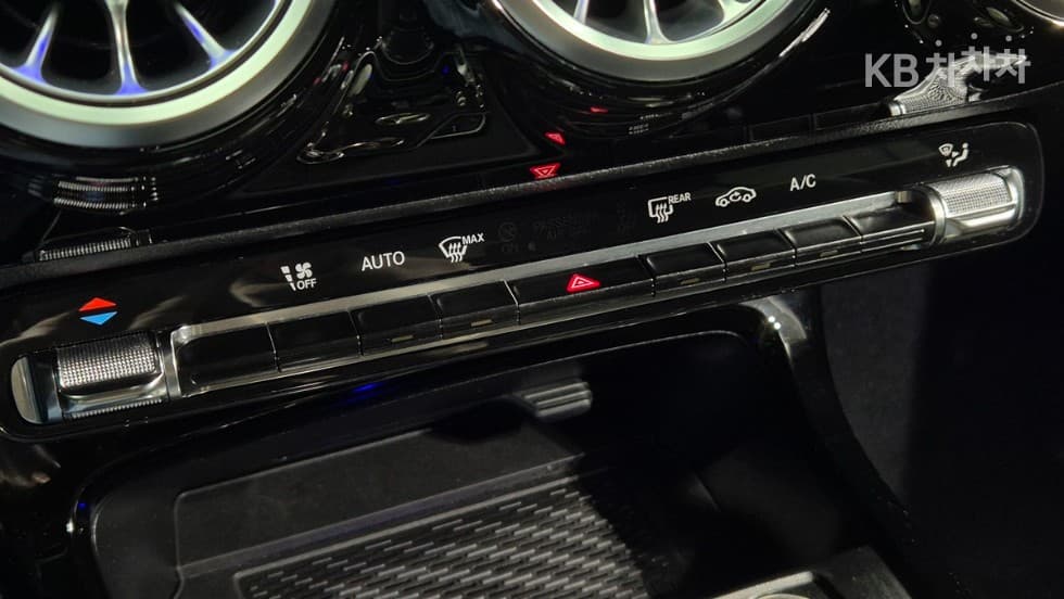 Mercedes-Benz A클래스(W177)A220 Hatchback Стандартен - 16