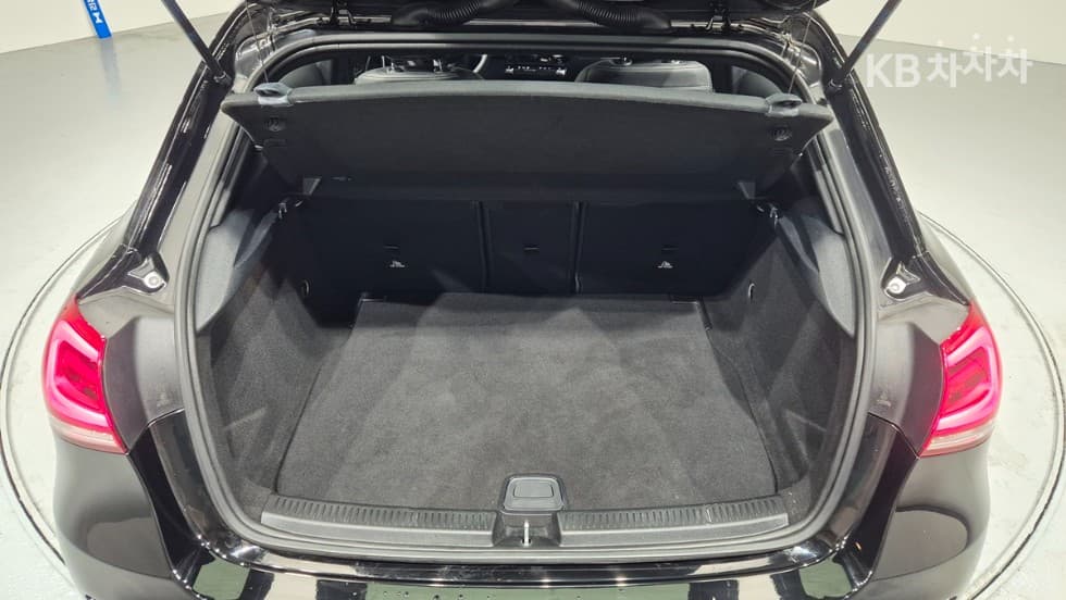 Mercedes-Benz A클래스(W177)A220 Hatchback Стандартен - 21