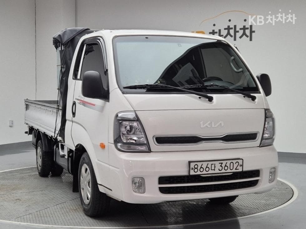 Киа The New (фейслифт) Бонго 3 (лек)1 тон Королевска кабина Удължено междуосие 2WD L - 4