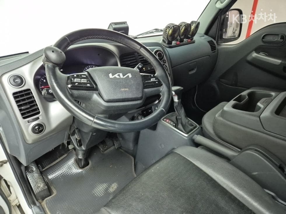 Киа The New (фейслифт) Бонго 3 (лек)1 тон Королевска кабина Удължено междуосие 2WD L - 6