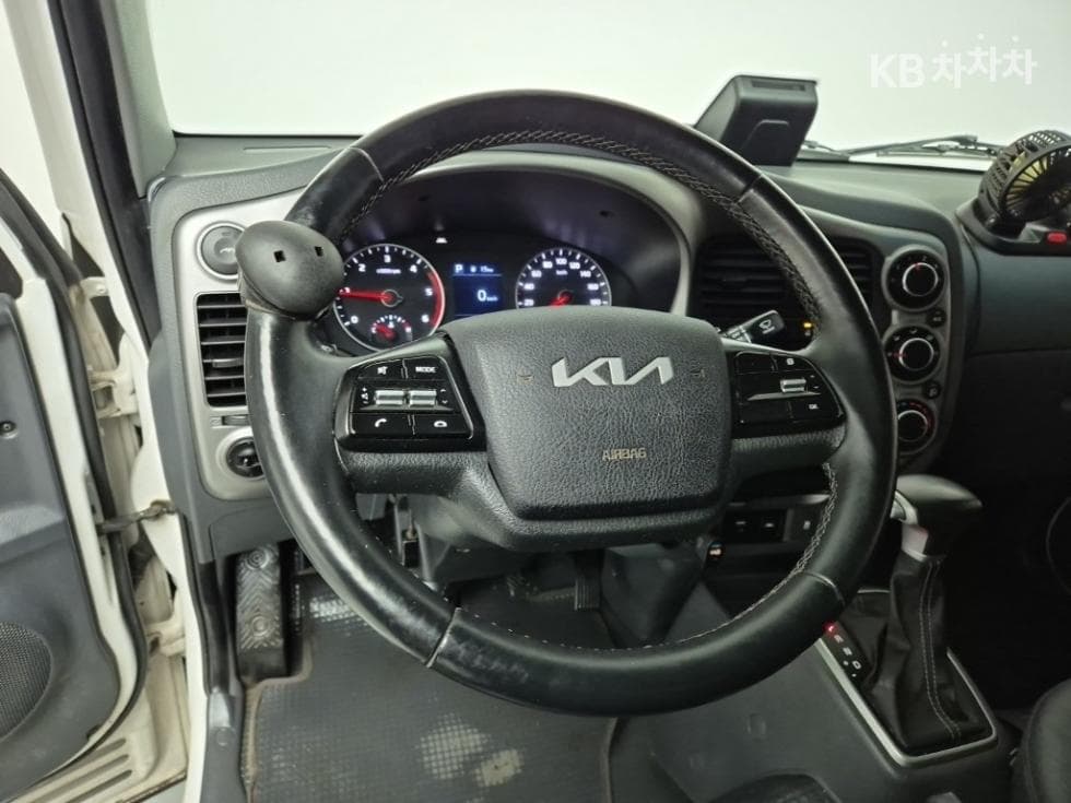 Киа The New (фейслифт) Бонго 3 (лек)1 тон Королевска кабина Удължено междуосие 2WD L - 8