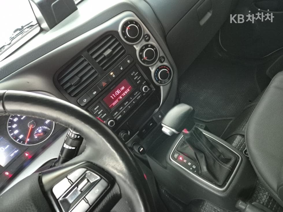 Киа The New (фейслифт) Бонго 3 (лек)1 тон Королевска кабина Удължено междуосие 2WD L - 9