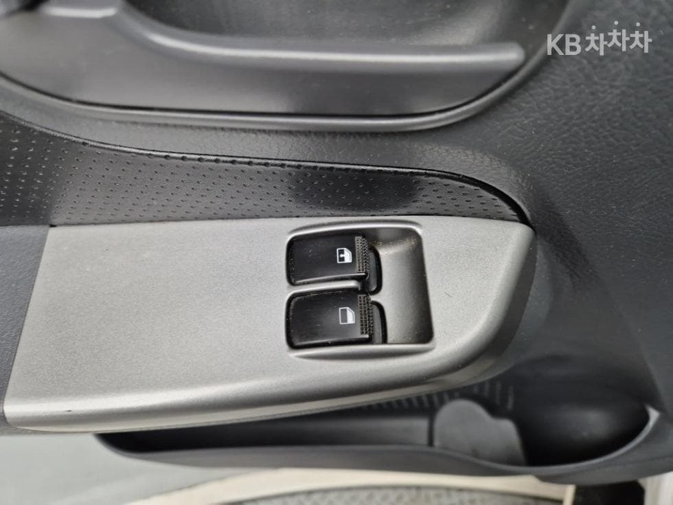 Киа The New (фейслифт) Бонго 3 (лек)1 тон Королевска кабина Удължено междуосие 2WD L - 14