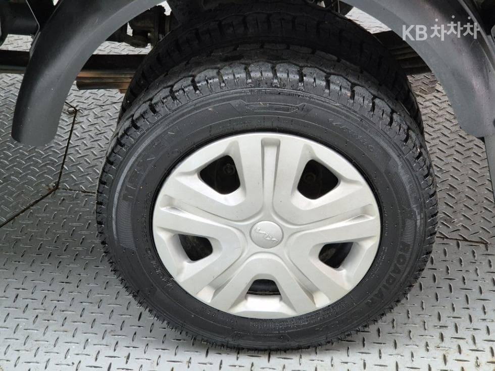 Киа The New (фейслифт) Бонго 3 (лек)1 тон Королевска кабина Удължено междуосие 2WD L - 17