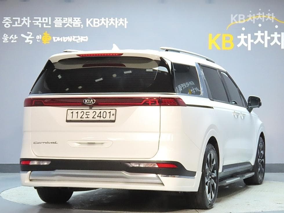 Kia Carnival 4th generationD2.2 9-seater Signature - 2