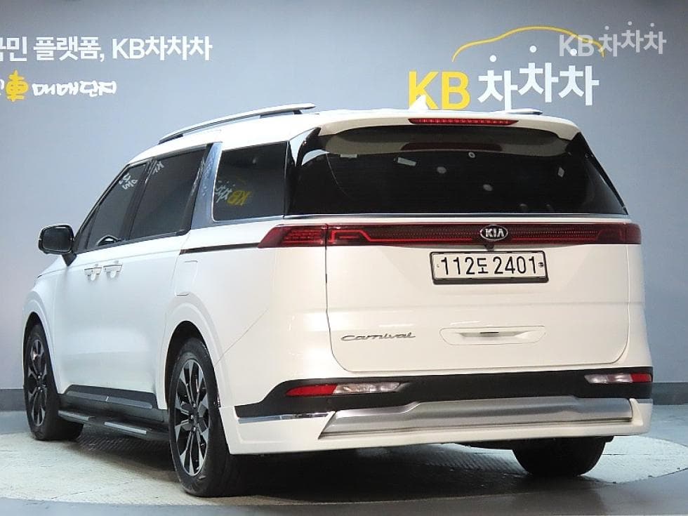 Kia Carnival 4th generationD2.2 9-seater Signature - 4