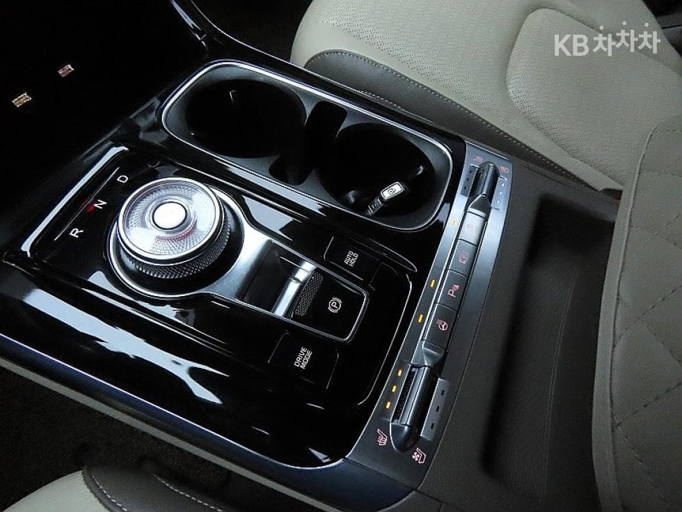Kia Carnival 4th generationD2.2 9-seater Signature - 9