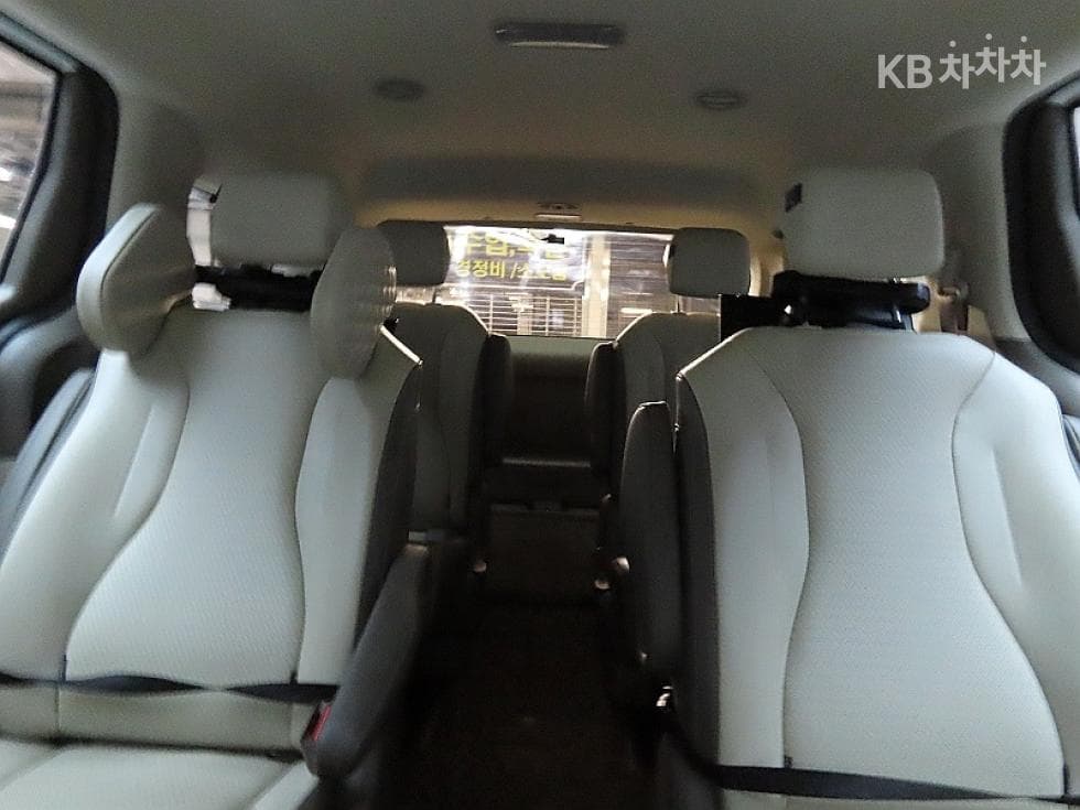Kia Carnival 4th generationD2.2 9-seater Signature - 12