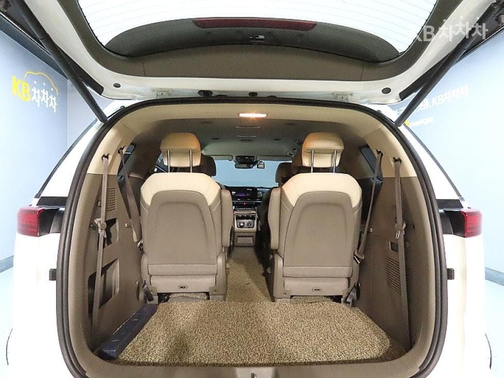 Kia Carnival 4th generationD2.2 9-seater Signature - 19
