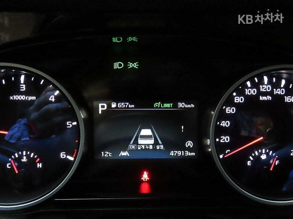 Kia Carnival 4th generationD2.2 9-seater Prestige - 8