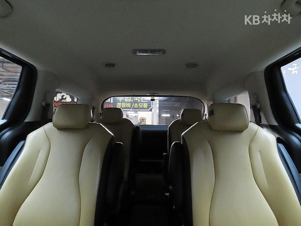 Kia Carnival 4th generationD2.2 9-seater Prestige - 12