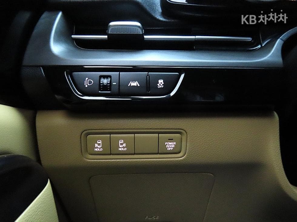 Kia Carnival 4th generationD2.2 9-seater Prestige - 13