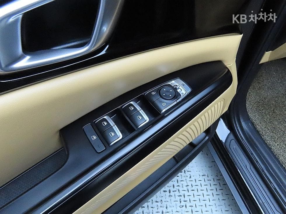 Kia Carnival 4th generationD2.2 9-seater Prestige - 14