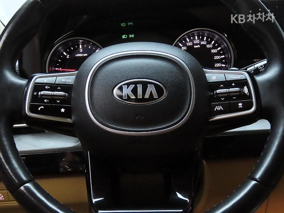 Kia Carnival 4th generationD2.2 9-seater Prestige - 17