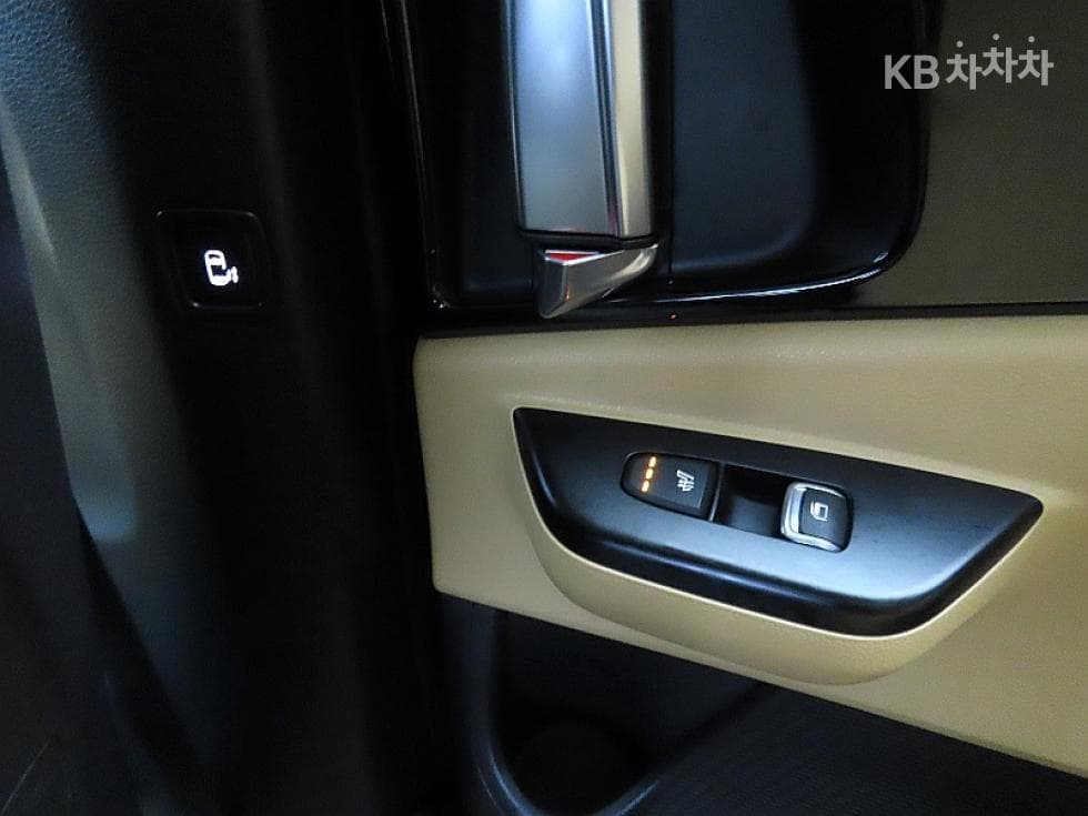 Kia Carnival 4th generationD2.2 9-seater Prestige - 18