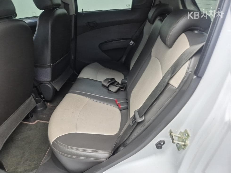 Джи Ем Корея Chevrolet Спарк타투 에디션 Стандартен - 12