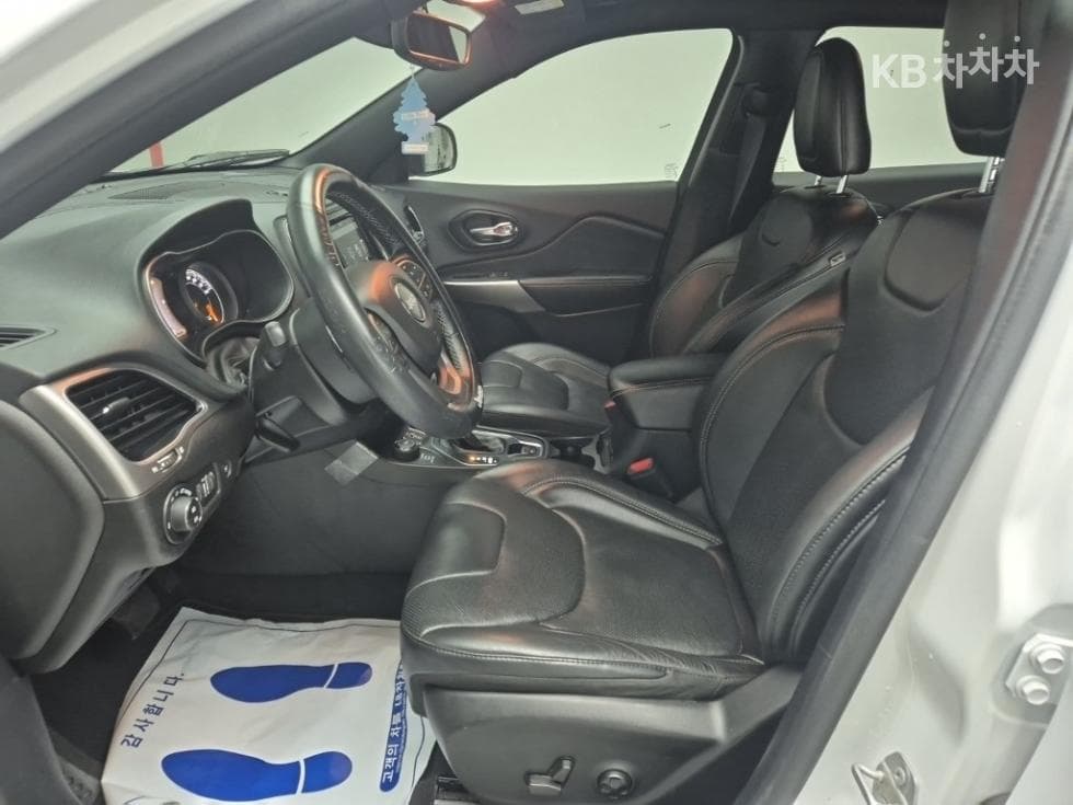 지프 체로키(KL)2.4 Gasoline AWD 80th Anniversary Edition - 11