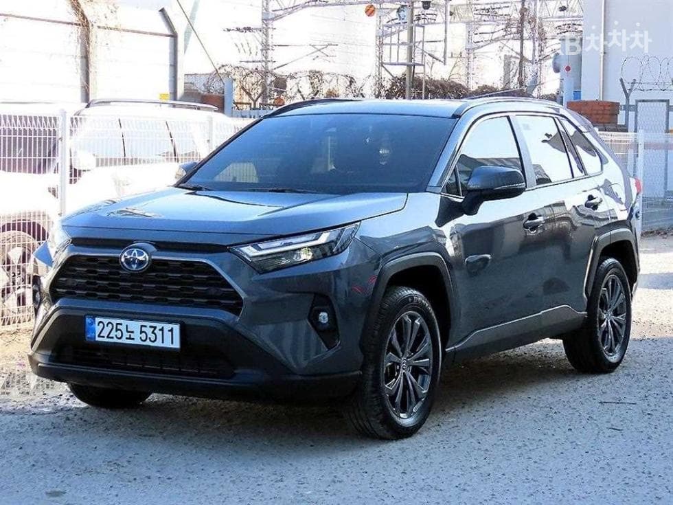 Toyota Нов RAV4 2.5L хибрид 2WD XLE - Image 1