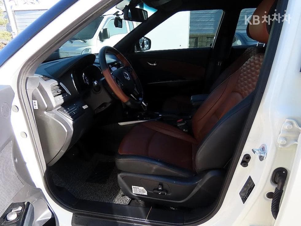 KG Mobility Tivoli 아머1.6 Gasoline 기어 Plus 2WD - 5