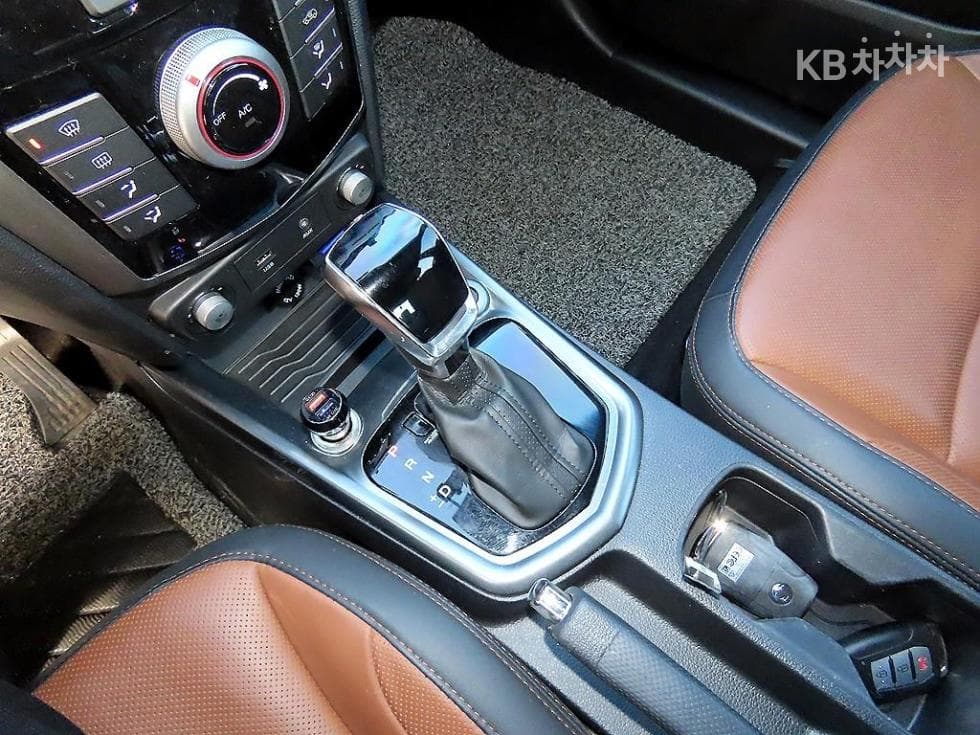 KG Mobility Tivoli 아머1.6 Gasoline 기어 Plus 2WD - 10