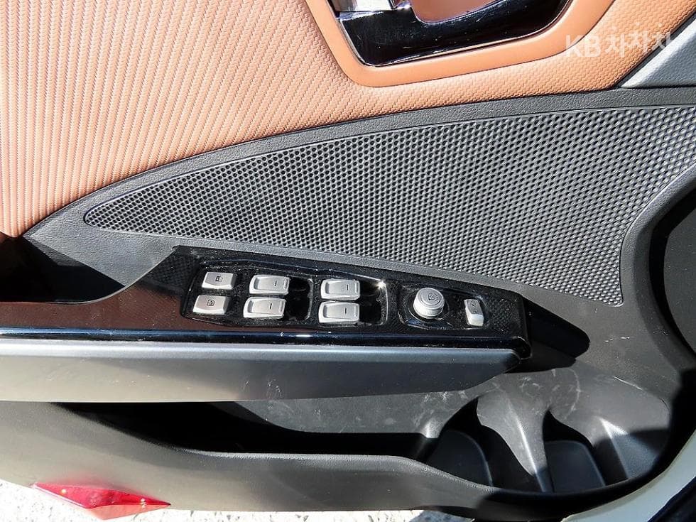 KG Mobility Tivoli 아머1.6 Gasoline 기어 Plus 2WD - 11