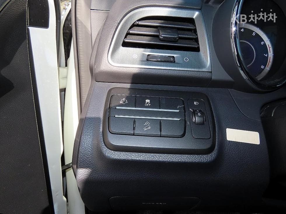 KG Mobility Tivoli 아머1.6 Gasoline 기어 Plus 2WD - 12