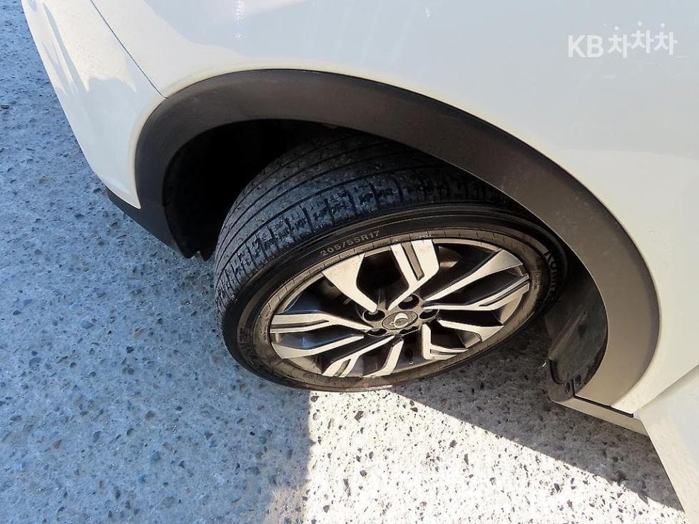 KG Mobility Tivoli 아머1.6 Gasoline 기어 Plus 2WD - 18