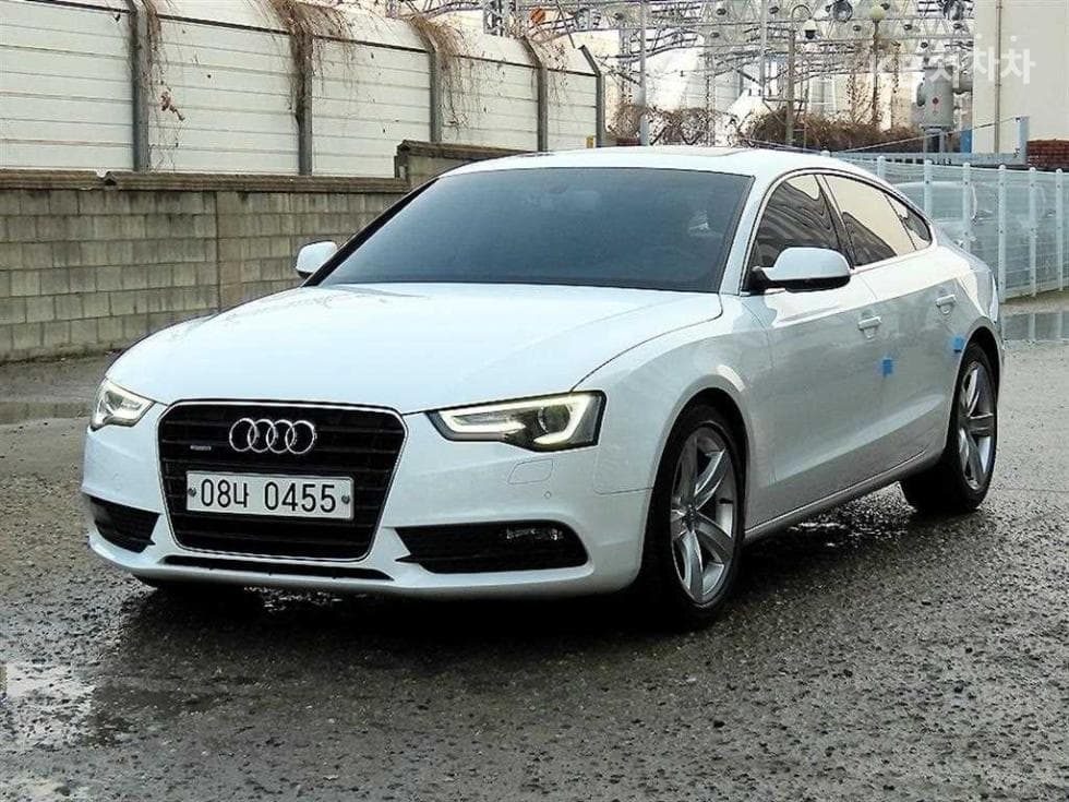 Ауди NEW A5 35 Турбо Дизел Инжекция 콰트로 스포트백 8TA - Image 1