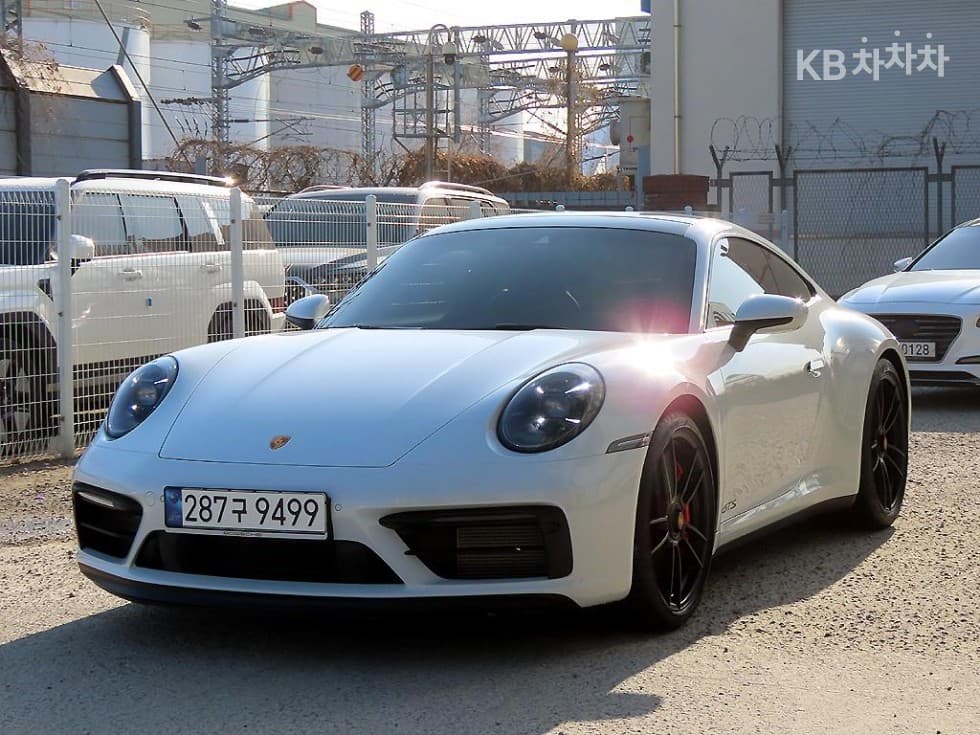 Porsche 911(992)Carrera 4 GTS - 2
