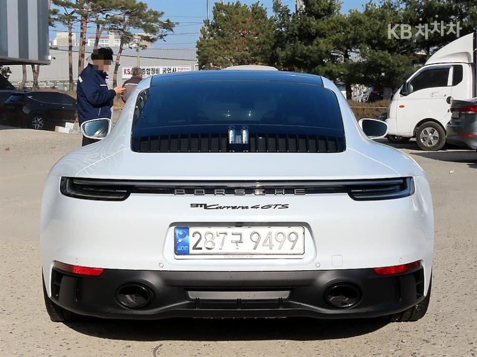 Porsche 911(992)Carrera 4 GTS - 4