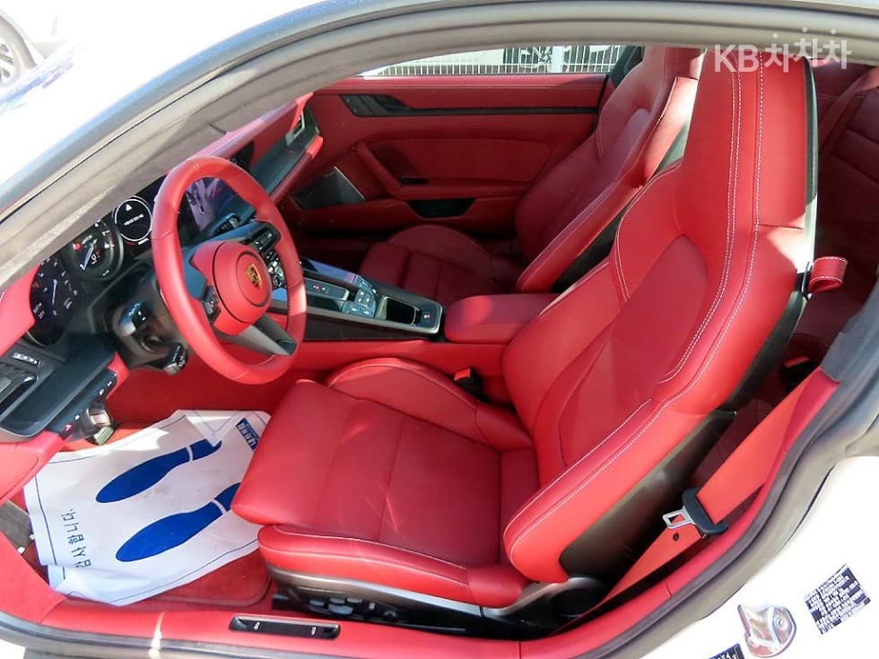 Porsche 911(992)Carrera 4 GTS - 5