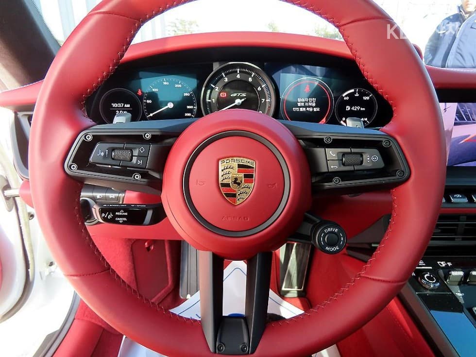 Porsche 911(992)Carrera 4 GTS - 8