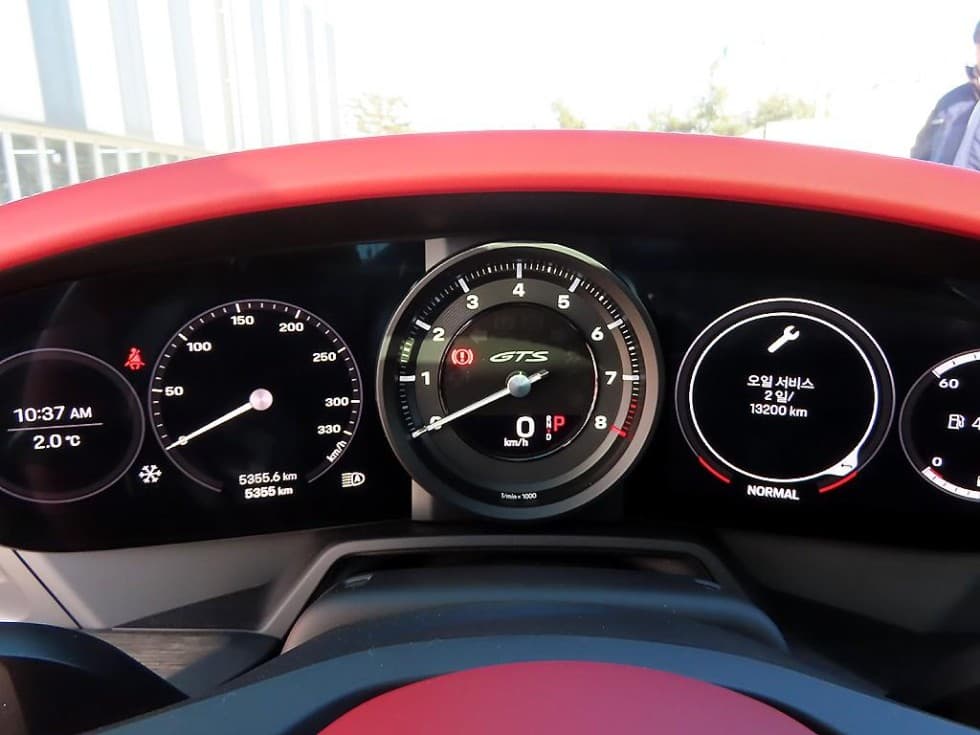 Porsche 911(992)Carrera 4 GTS - 9