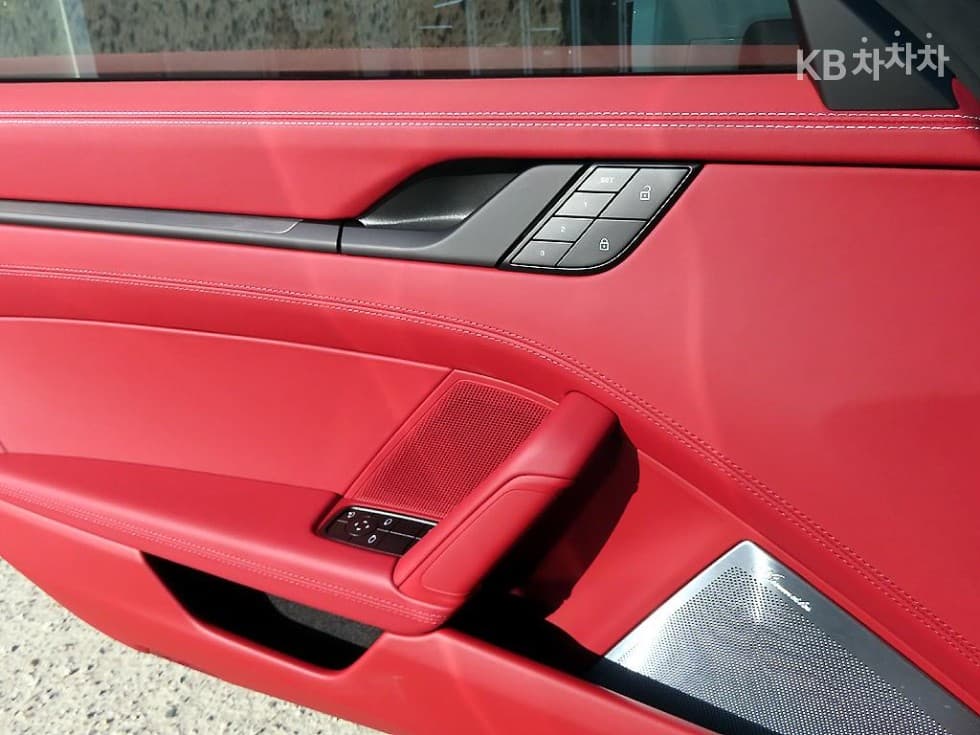 Porsche 911(992)Carrera 4 GTS - 11