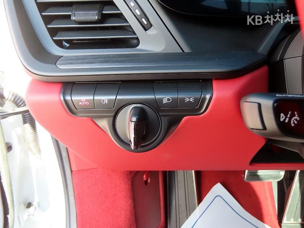 Porsche 911(992)Carrera 4 GTS - 12