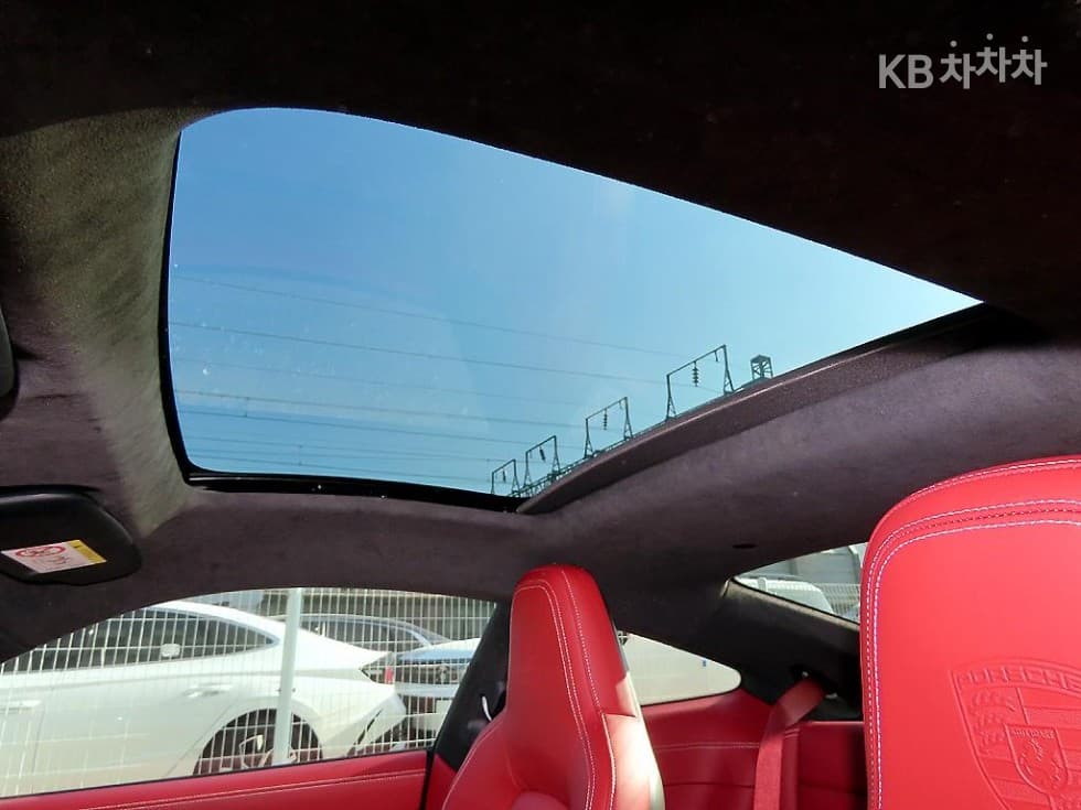 Porsche 911(992)Carrera 4 GTS - 19