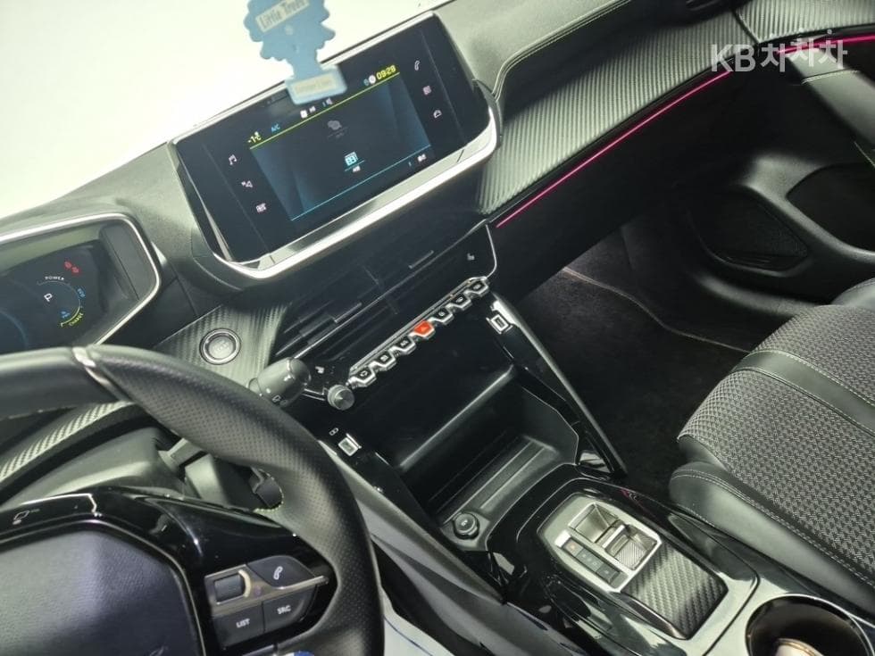 Peugeot e-208GT - 10