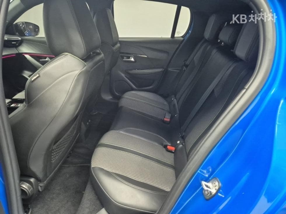 Peugeot e-208GT - 12