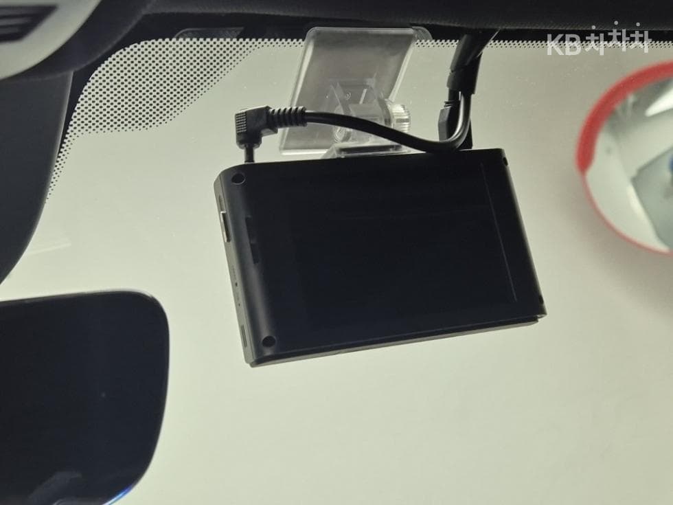 Peugeot e-208GT - 15