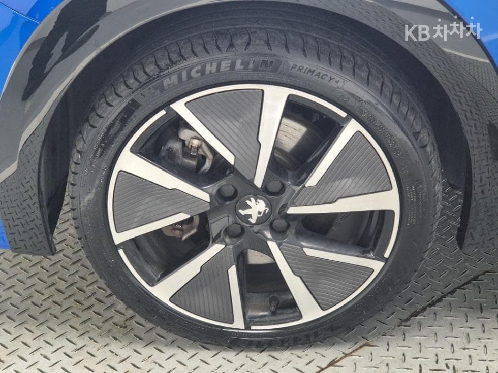 Peugeot e-208GT - 19