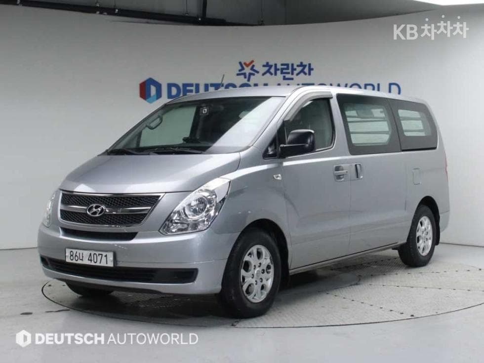Hyundai Grand Starex 3Seater승 Van CVX Deluxe - Image 1