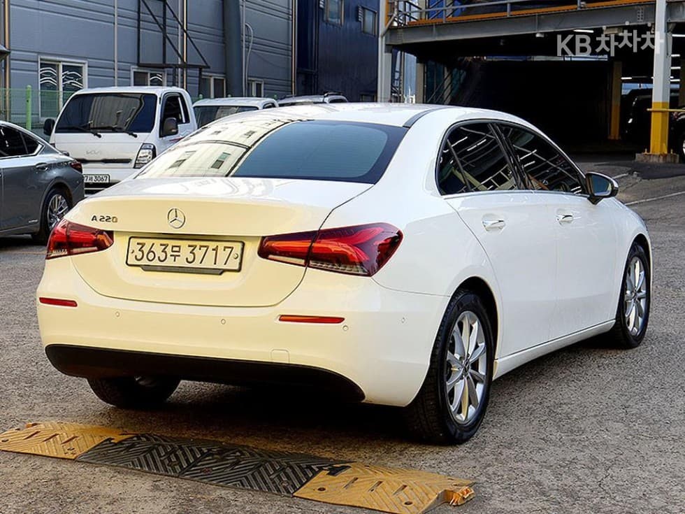 Mercedes-Benz A클래스(W177)A220 Sedan - - 4