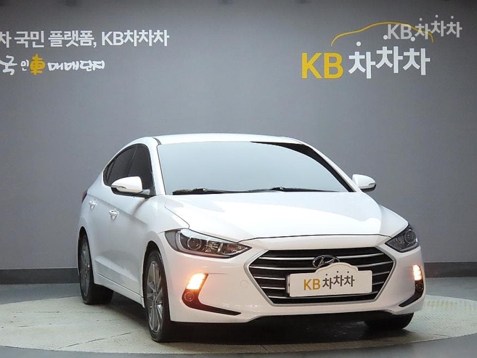 Hyundai Avante (Elantra)AD1.6 GDi Value Plus - 3