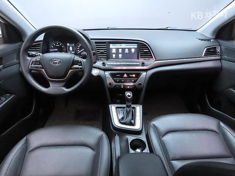 Hyundai Avante (Elantra)AD1.6 GDi Value Plus - 6