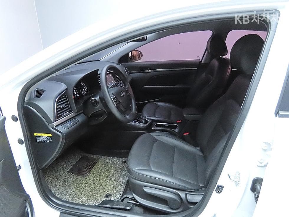 Hyundai Avante (Elantra)AD1.6 GDi Value Plus - 10