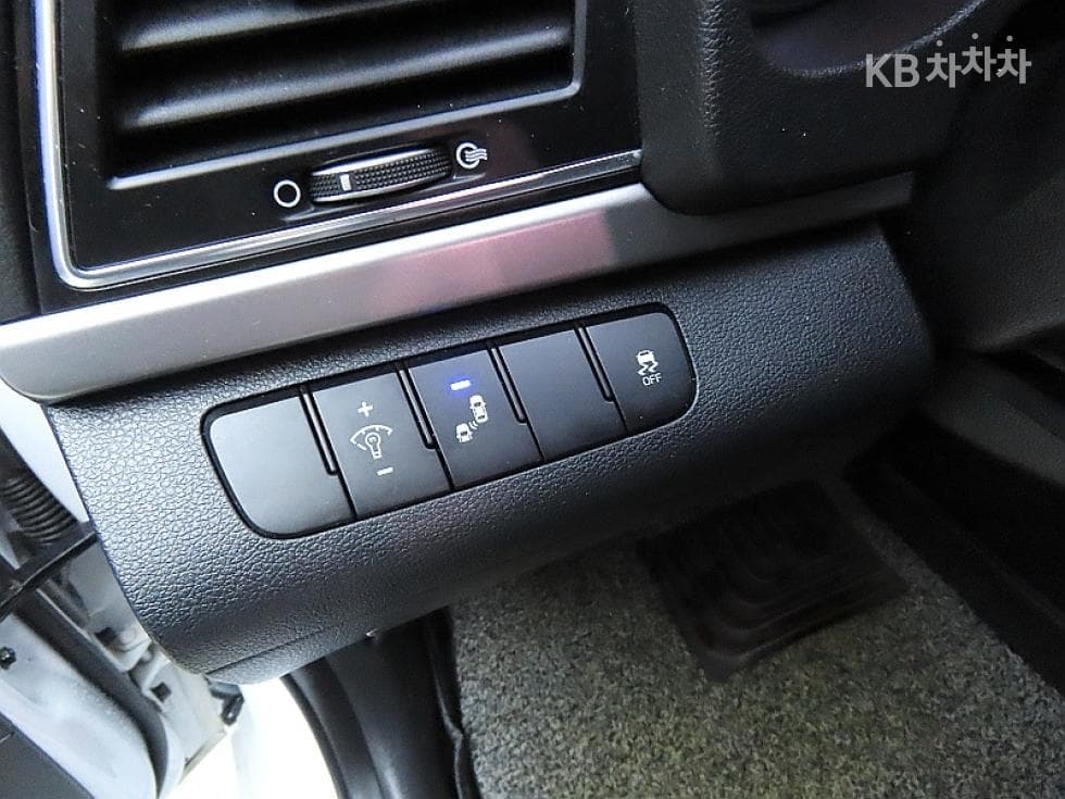 Hyundai Avante (Elantra)AD1.6 GDi Value Plus - 12